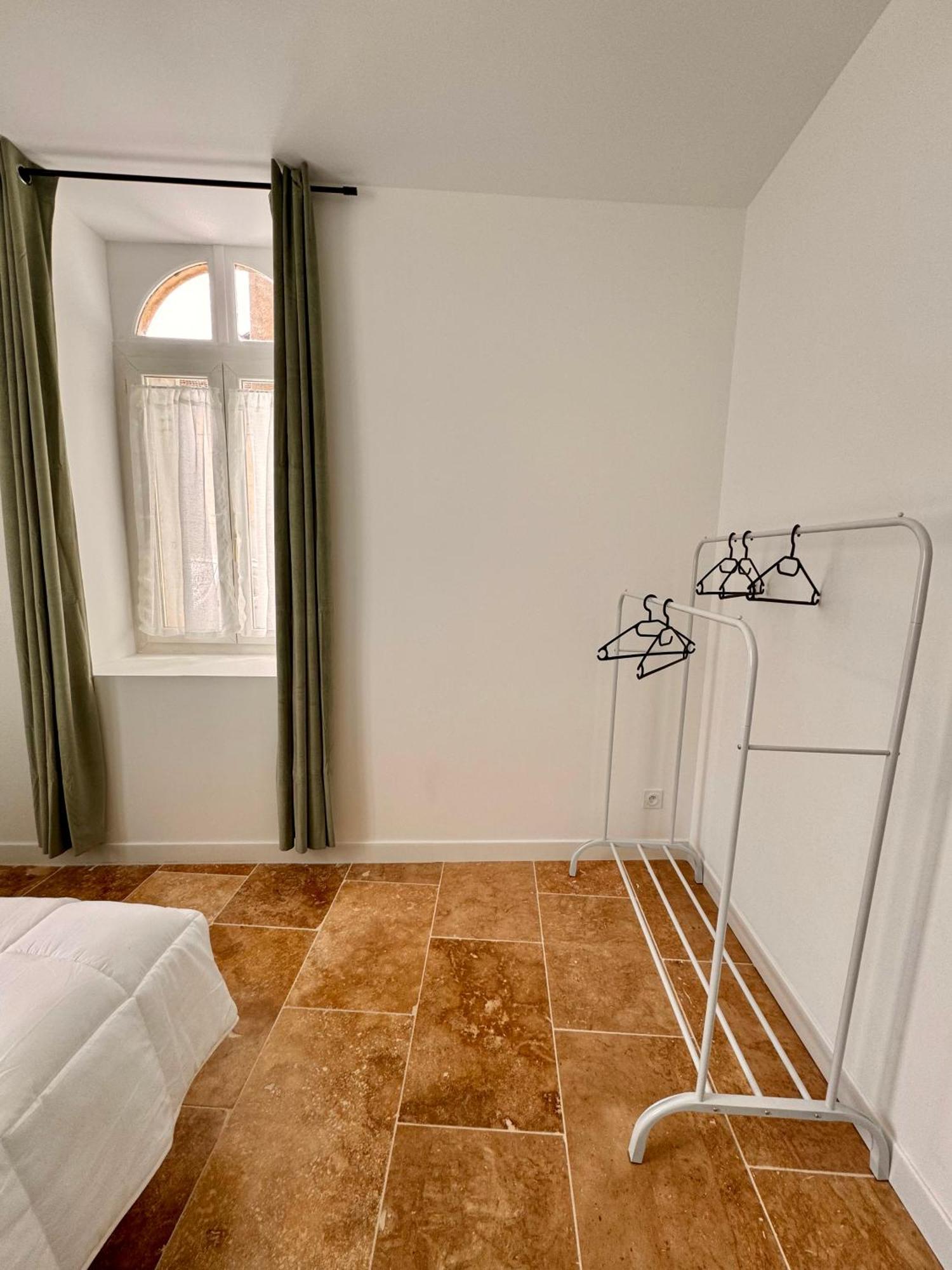 Apartmán Place De Parking Au Pied Du Logement - Spacieux Et Atypique Orléans Exteriér fotografie